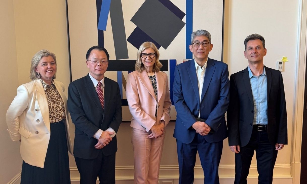 RMIT leaders with HIPELKI Chairman.